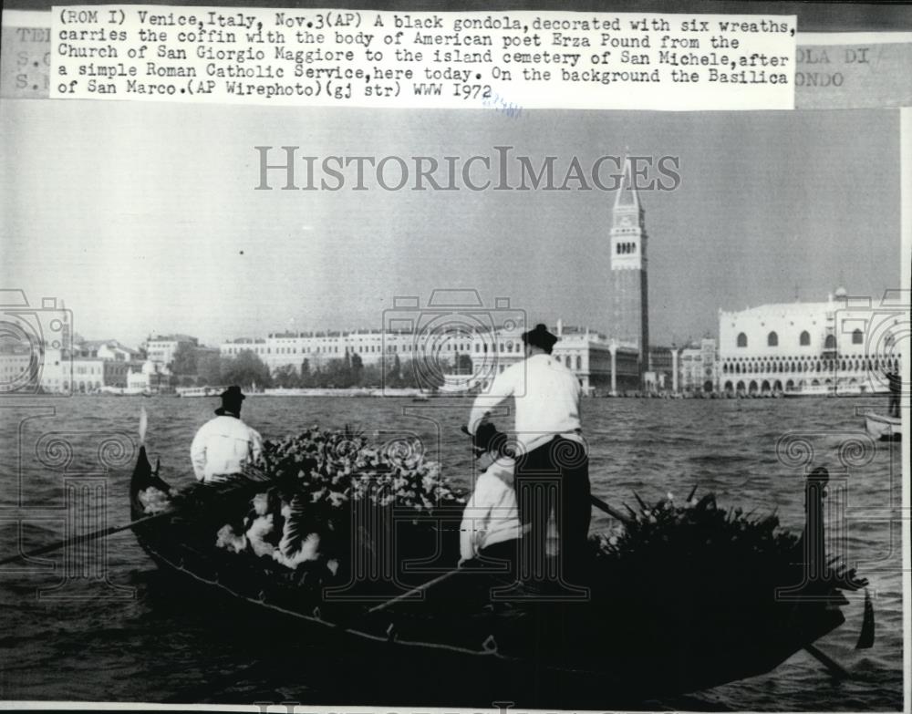 1972 Press Photo A black gondola with wreaths carries the body of Erza - Historic Images