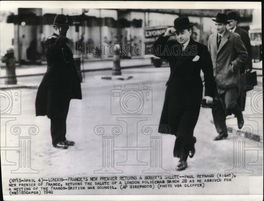 1940 Press Photo France new premier Paul Reynaud returns a bobby's salute - Historic Images