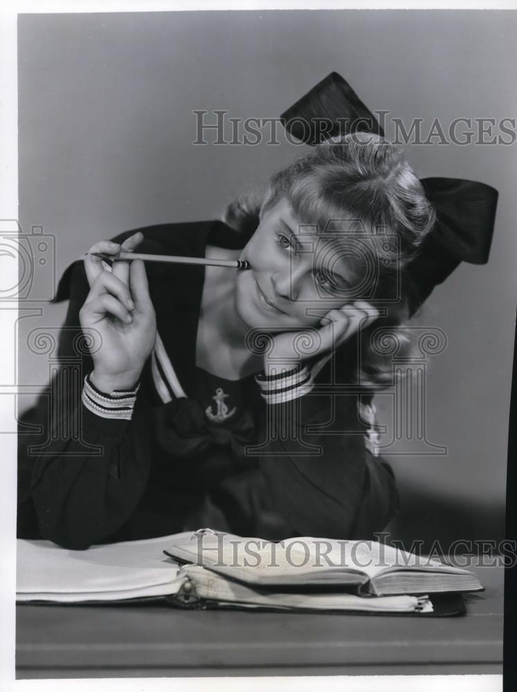 1956 Press Photo Toni Campbell stars in Mama TV show - cvp36238 - Historic Images