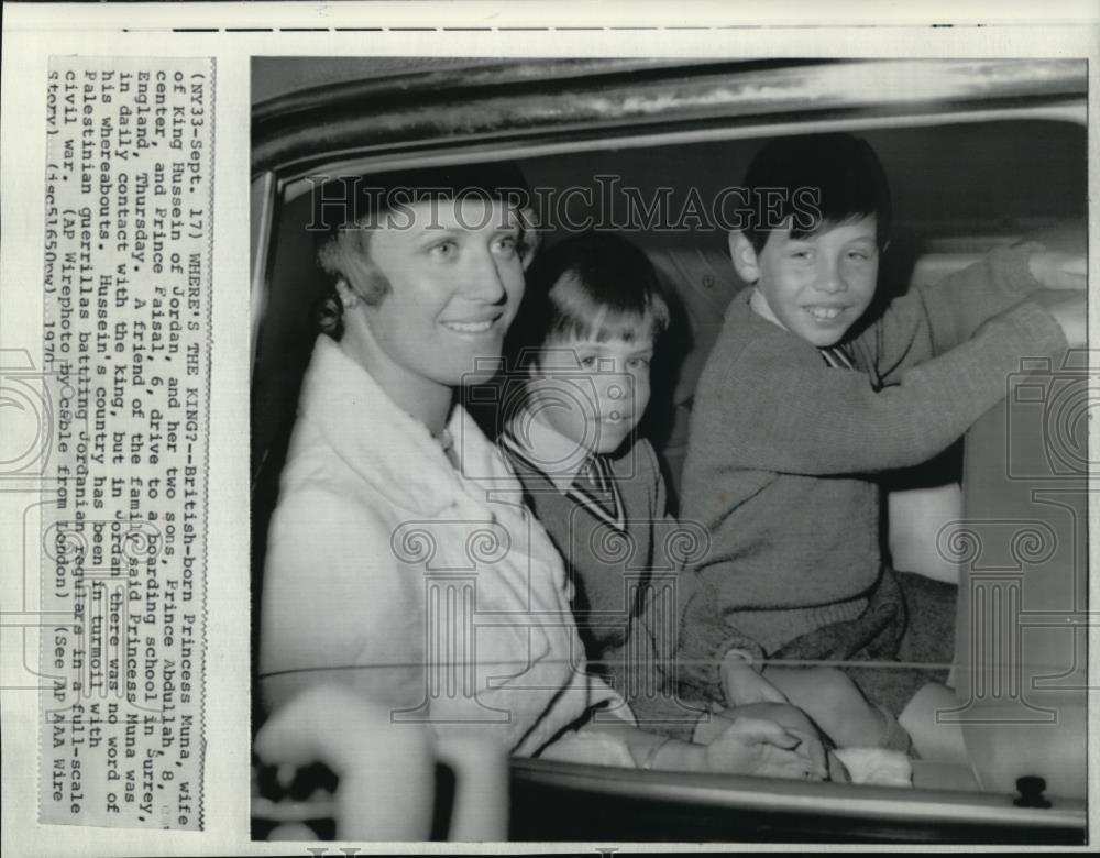 1970 Press Photo Princess Muna with her 2 sons off to boarding school in Surray - Historic Images