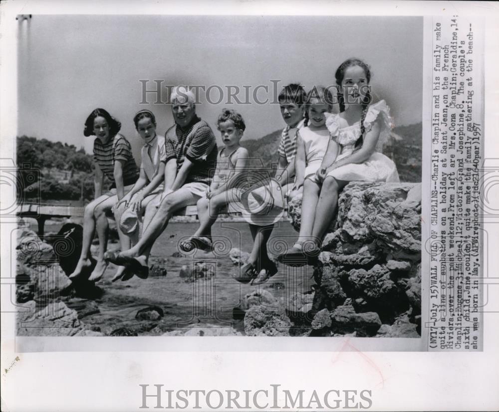 1957 Press Photo Charlie Chaplin and his family make quite a line of sunbathers - Historic Images