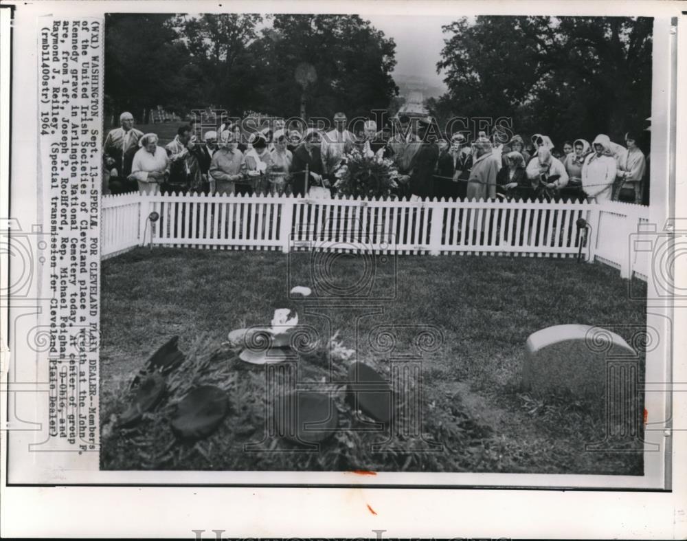 1964 Press Photo Wreath for J.F. Kennedy&#39;s grave at Arlington National Cementery - Historic Images