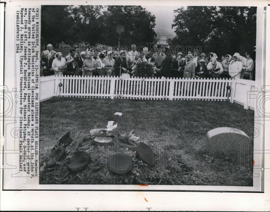 1964 Press Photo Wreath for J.F. Kennedy's grave at Arlington National Cementery - Historic Images