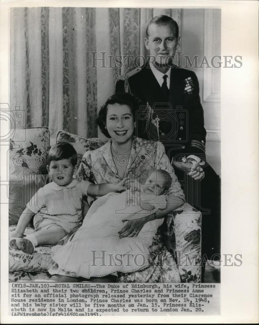 1951 Press Photo The Duke of Edinburgh & wife Princess Elizabeth with the kids - Historic Images