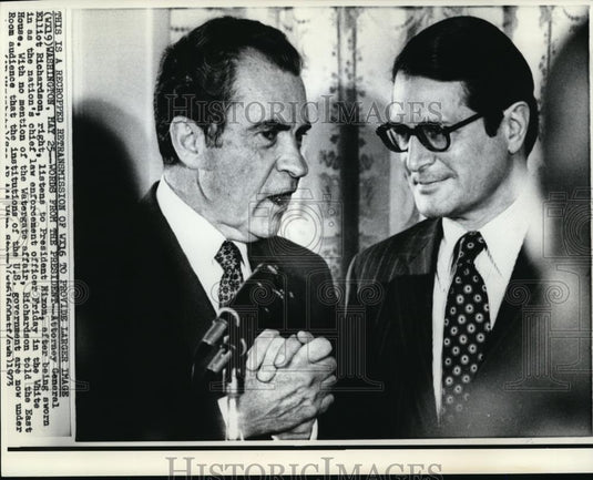 1973 Press Photo Atty. Gen. Elliot Richardson listens to President Nixon. - Historic Images
