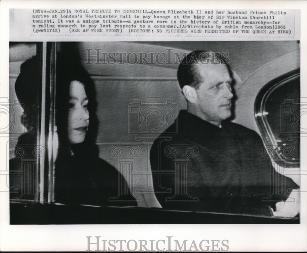 1965 Press Photo Queen Elizabeth II and her husband Prince Philip at London - Historic Images