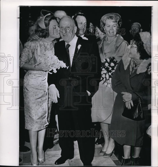 1960 Press Photo Mr. and Mr. Jimmy Durante with his bride, Margaret Little - Historic Images