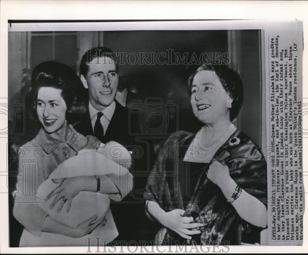 1961 Press Photo Queen Mother Elizabeth says goodbye to her daughter, Princess - Historic Images