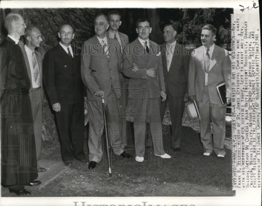 1941 Press Photo Rev. Frank R. Wilson and his vestrymen after services - Historic Images