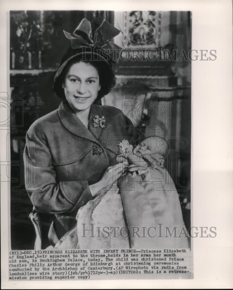 1949 Press Photo Princess Elizabeth holds in her arms her son Prince Charles - Historic Images