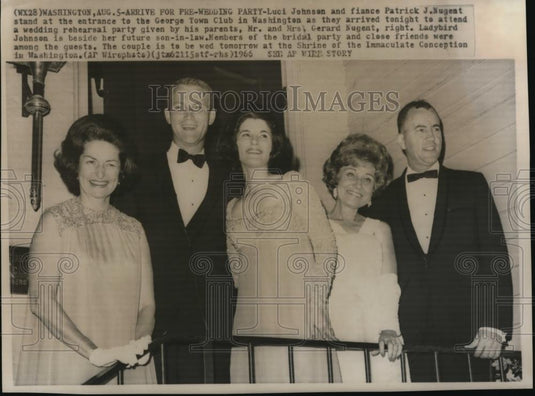 1966 Press Photo Luci Johnson & fiance Patrick Nugent stand at George Town Club - Historic Images