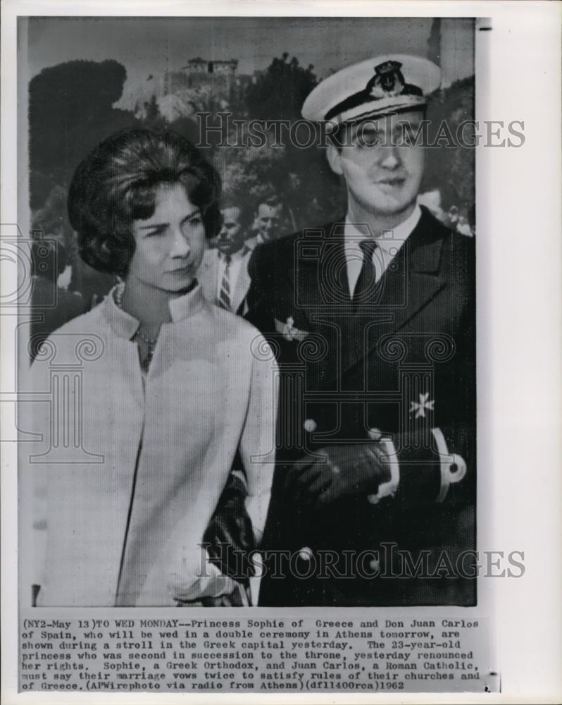 1962 Press Photo The Royal Couple on Stroll in the Greek Capital - Historic Images