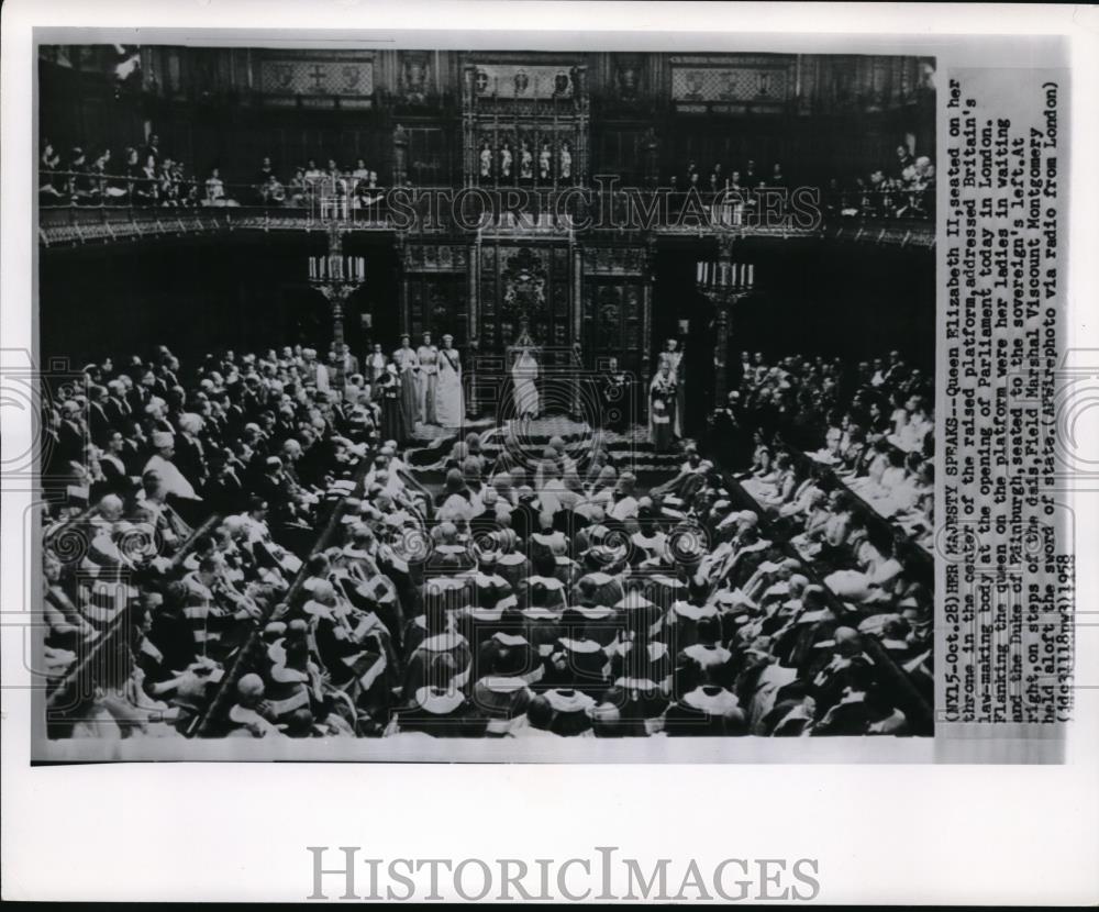 1958 Press Photo Queen Elizabeth II, seated on her throne in the center of the - Historic Images