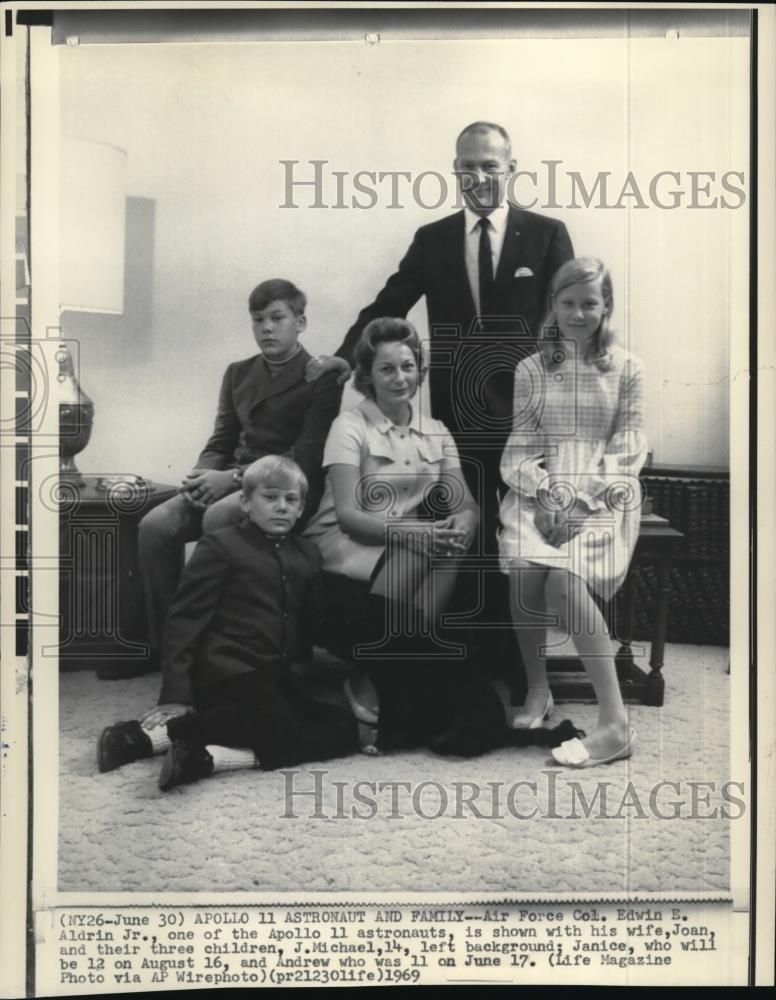 1969 Press Photo Apollo 11 Astronaut Col. Edwin E. Aldrin Jr. and his Family - Historic Images