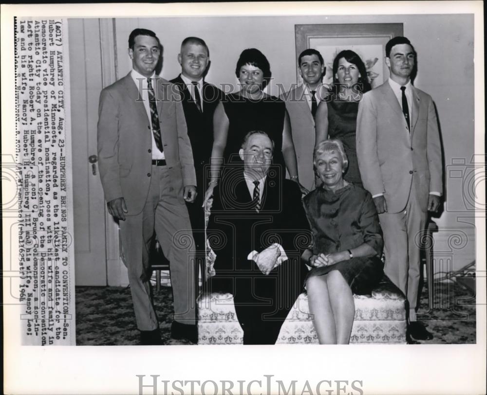 1964 Press Photo Hubert Humphrey and His Family - Historic Images