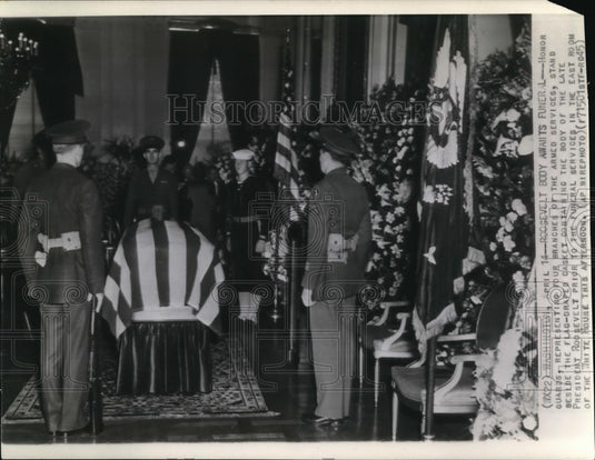 1945 Press Photo Honor guards, Representing four branches of the armed services - Historic Images
