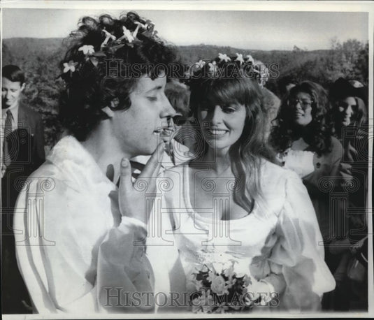 1969 Press Photo Arlo and Jackie at their marriage - Historic Images