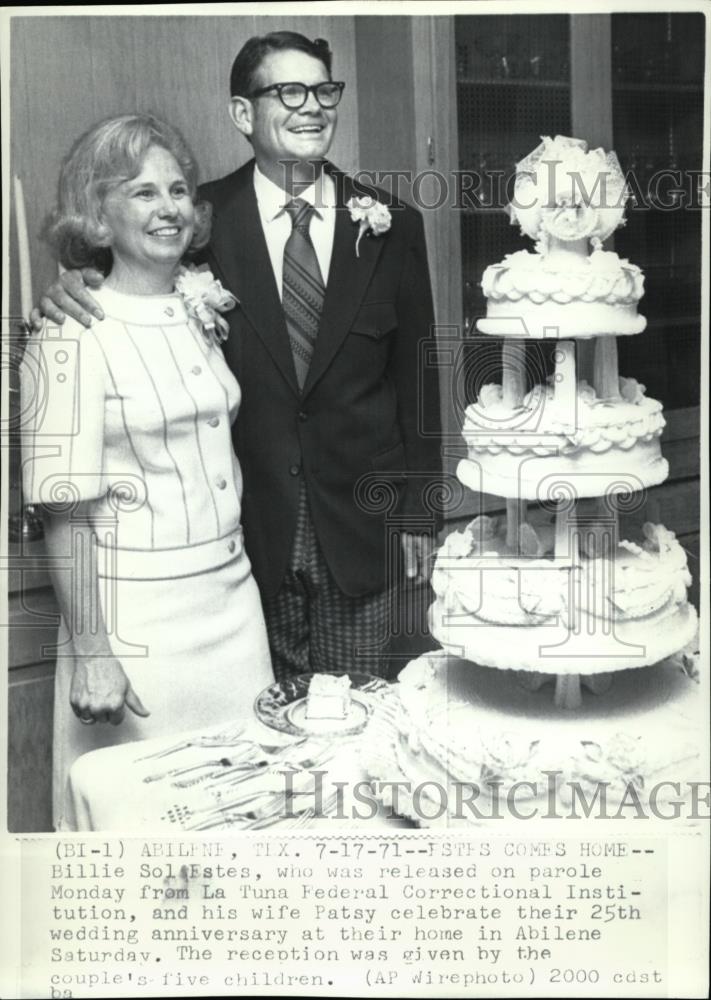 1971 Press Photo Billie Sol Estes & wife Patsy celebrate their 25th An ...