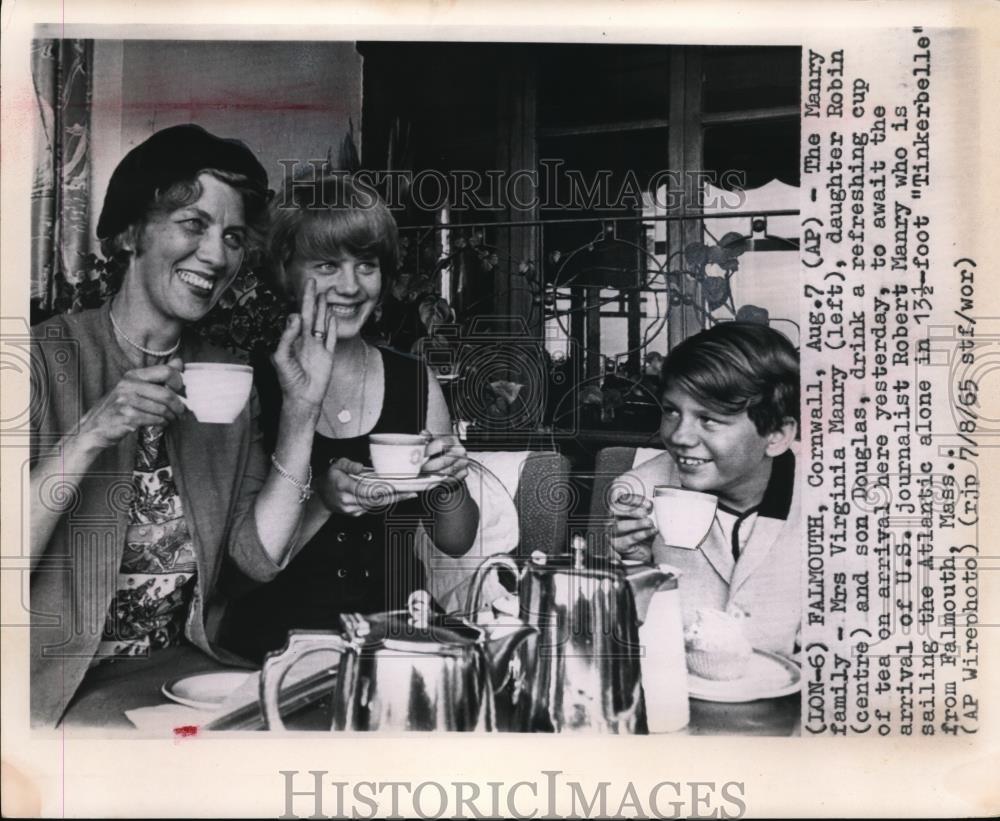 1965 Press Photo Mrs. Virginia Manry, daughter Robin and son Douglas - Historic Images