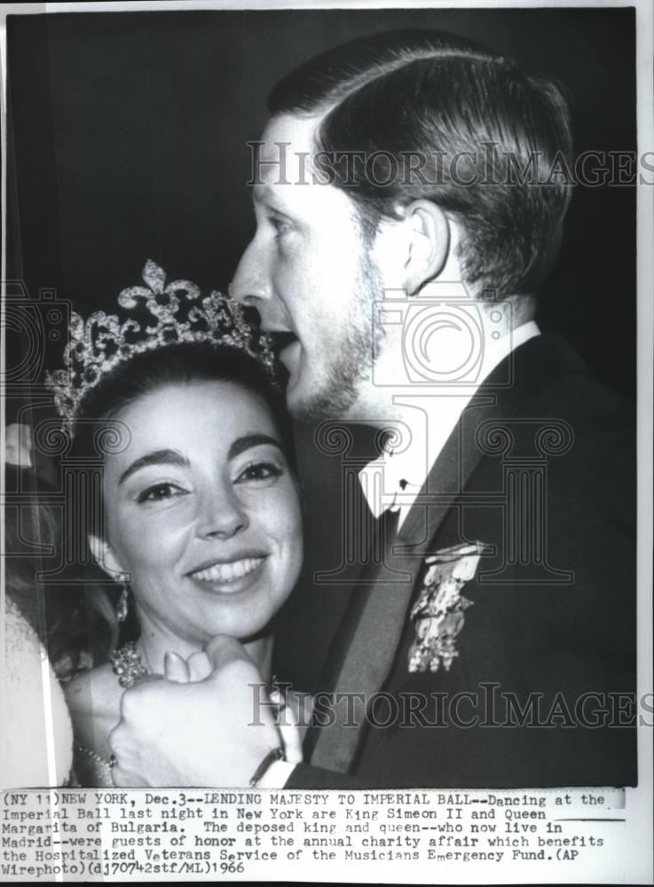 1966 Press Photo Dancing at the Imperial Ball last night in New York - Historic Images