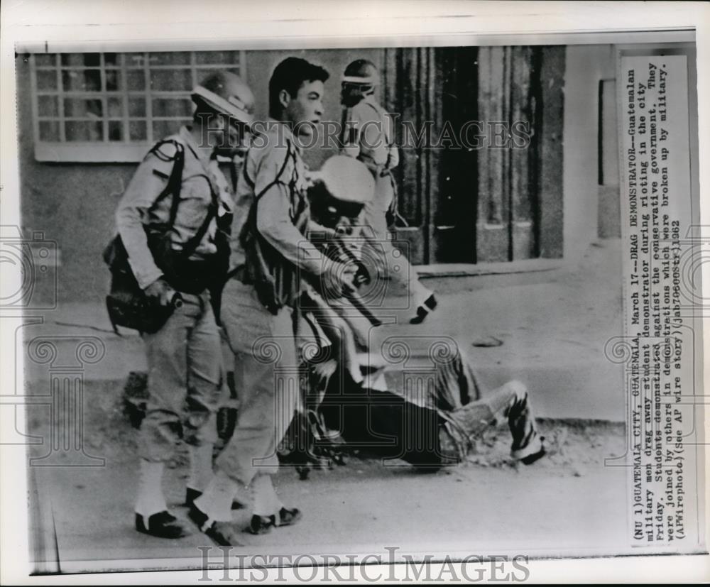 1962 Press Photo Guatemalan military men drag away student demonstrator - Historic Images