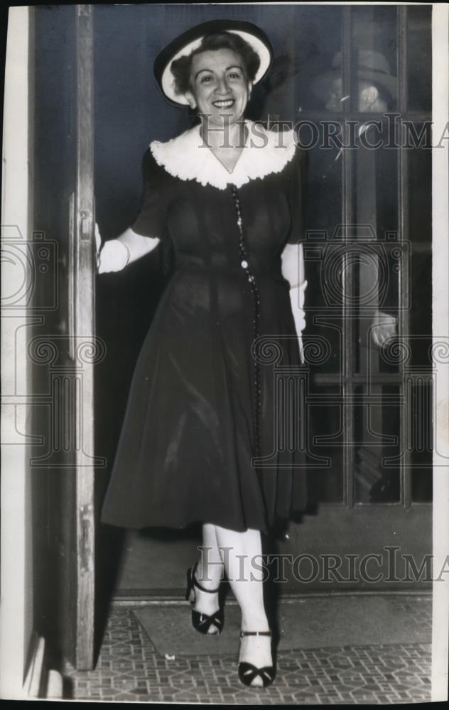 1941 Press Photo Princess Stephanie steps from San Francisco immigration station - Historic Images