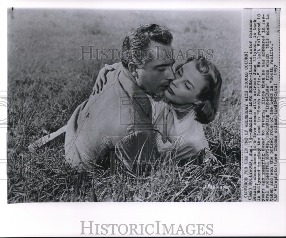 1957 Press Photo Italian actor Rossano Brazzi, shown here in a love scene - Historic Images