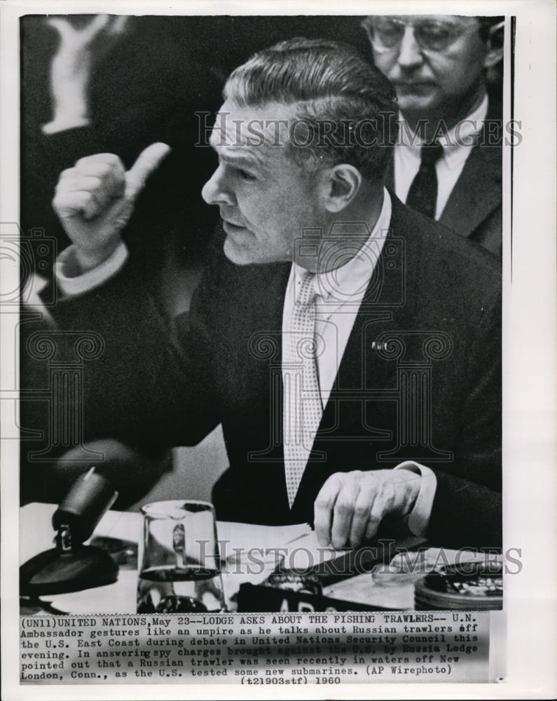 1960 Press Photo U.N. Ambassador gestures like an umpire as he talks about - Historic Images