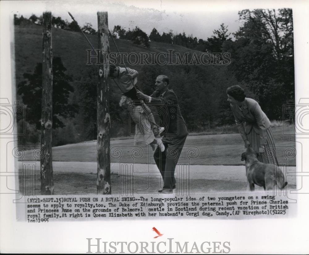 1955 Press Photo The long-popular idea of two youngsters on a swing seems to - Historic Images