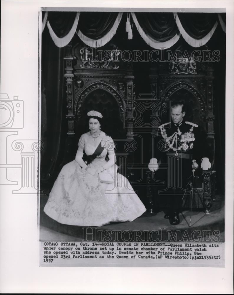 1957 Press Photo Queen Elizabeth in senate chamber of Parliament she opened - Historic Images