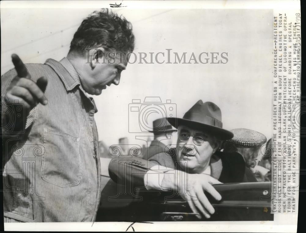1938 Press Photo President Roosevelt and Harlan Clark, B & O superintendent - Historic Images