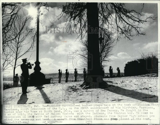1973 Press Photo Bugler plays taps at the Tomb of Pres.William Henry Harrison - Historic Images