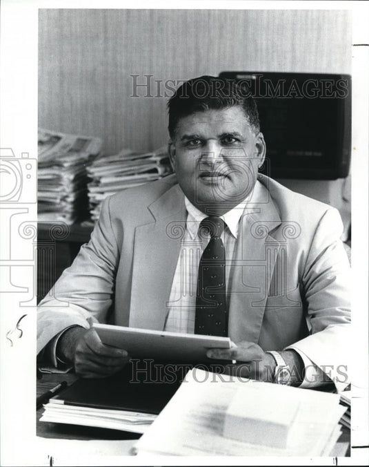1989 Press Photo Indra Shan Chairman of the Cuyahoga City Bar Assn.Real Property - Historic Images