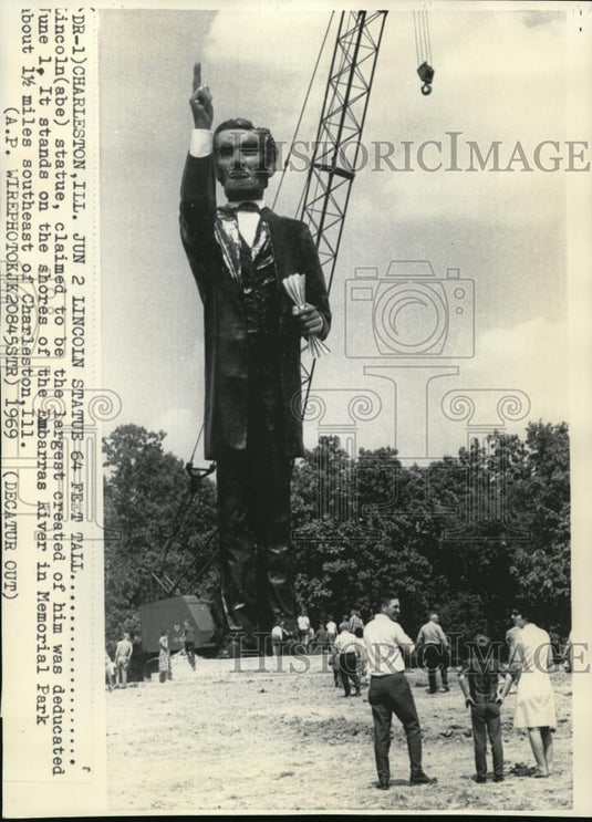 1969 Press Photo The Lincoln Statue's 64 feet tall in Embarras River - Historic Images