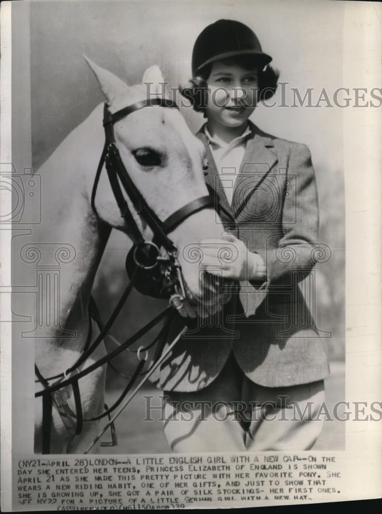 1939 Press Photo Teenage Princess Elizabeth with her favorite pony - Historic Images