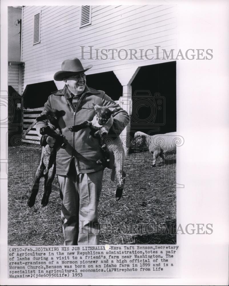 1953 Press Photo Ezra T. Benson Totes a pair of Lambs Near Washsington - Historic Images