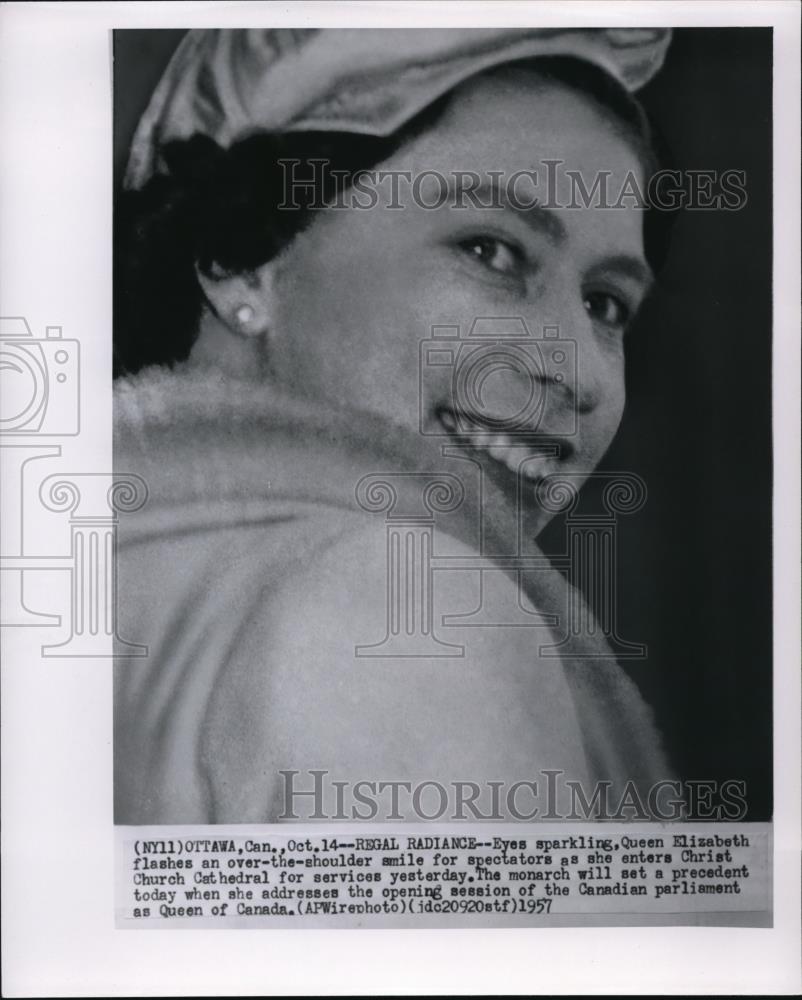 1957 Press Photo Queen Elizabeth at the Christ Church Cathedral - Historic Images