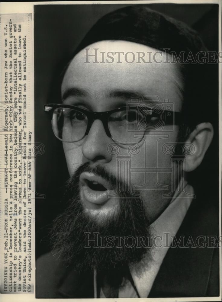 1971 Press Photo Leonard Rigerman won U.S. citizenship in December - Historic Images