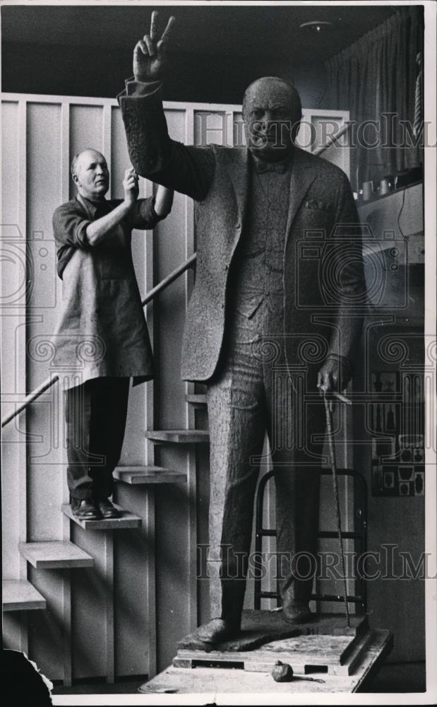 1967 Press Photo The Winston Churchill statue by William McVey - Historic Images