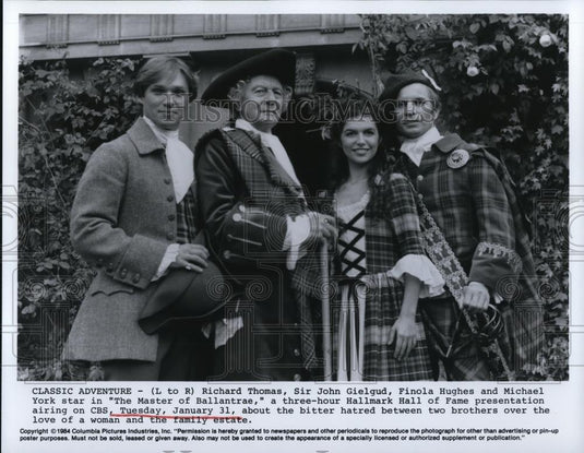 1964 Press Photo Richard Thomas Sir John Gielgud Finola Hughes Michael York - Historic Images