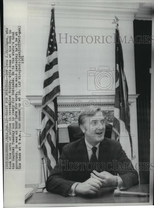 1971 Press Photo Gov. John J. Gilligan is ready for business in the Capitol - Historic Images