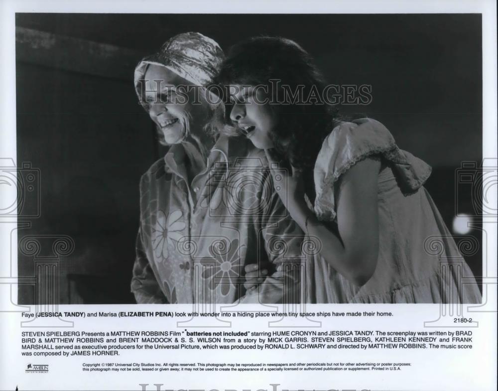 1967 Press Photo Jessica Tandy Elizabeth Pena In Batteries Not Included - Historic Images
