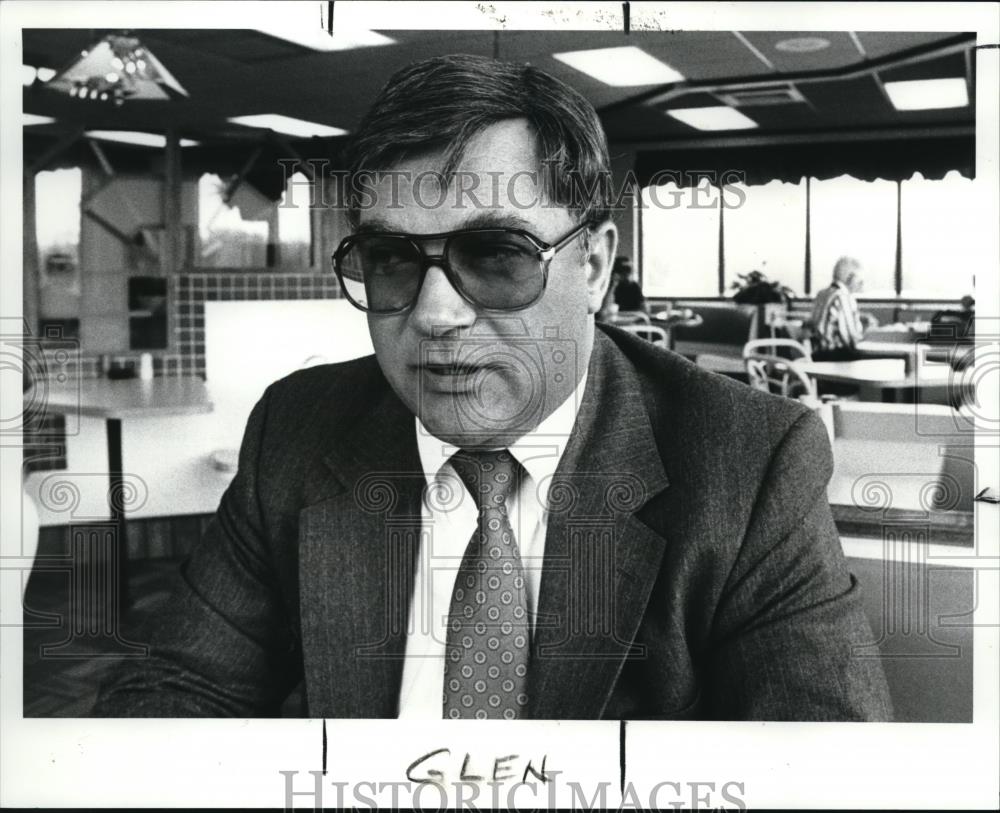 1989 Press Photo Robert J. Semik, former Oakwood police chief - Historic Images