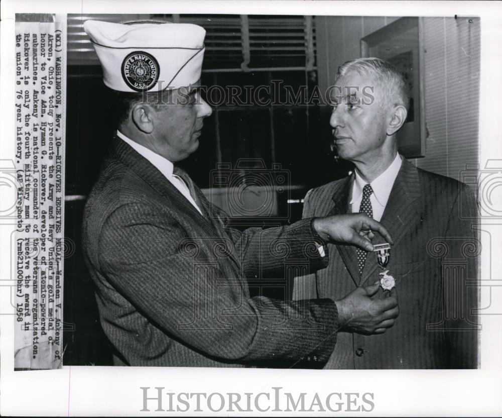 1958 Press Photo Vice Adm.Hyman Rickover, developer of atomic powered submarine - Historic Images