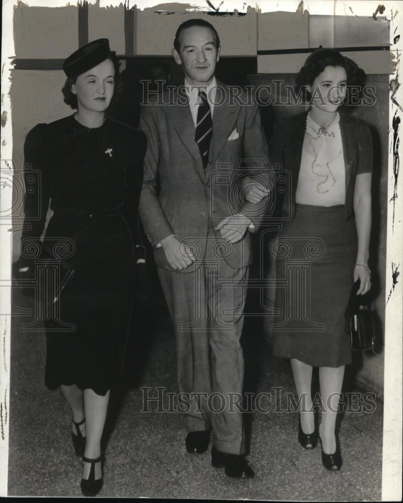 1938 Press Photo Leander J.McComick with wife Countess DeFleurieu and Daughter. - Historic Images