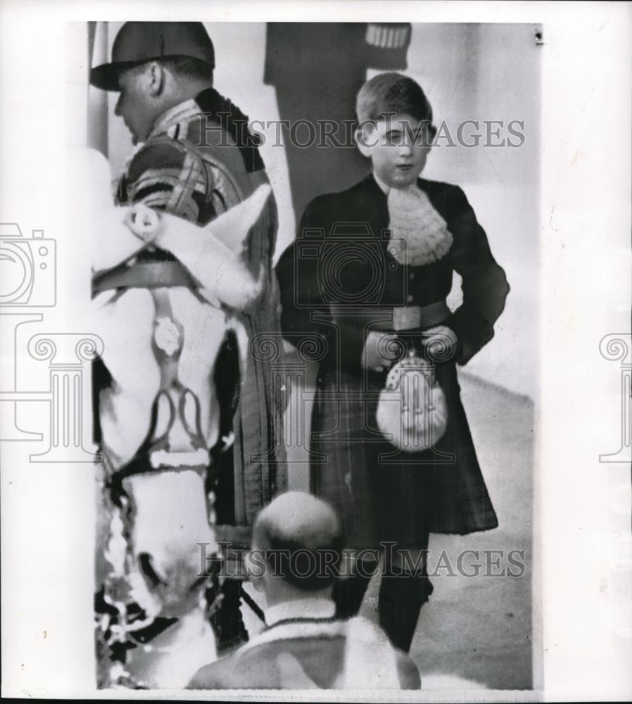 1960 Press Photo Prince Charles Arrives at Westminster Abbey - Historic Images