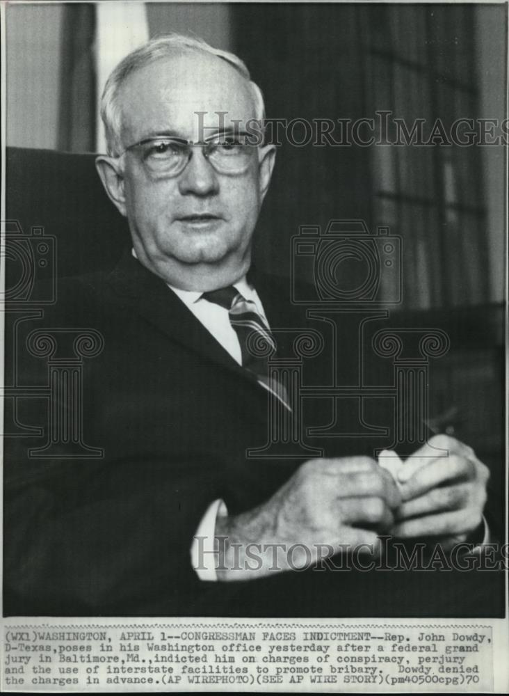 1970 Press Photo Rep. John Dowdy D-Texas poses in his Washington office - Historic Images