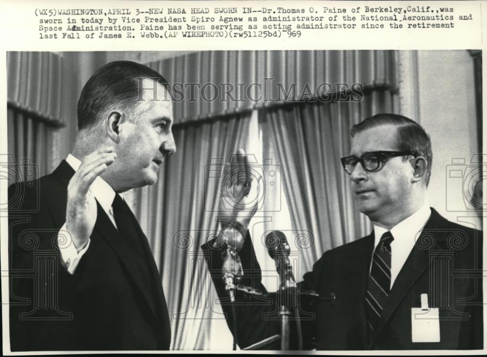 1969 Press Photo Dr.Thomas O.Paine Sworn as Administrator of NASA by VP S. Agnew - Historic Images