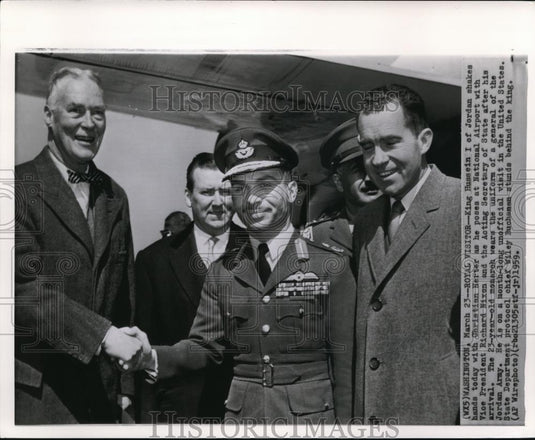 1959 Press Photo King Hussein I, royal visitor welcomes at the National Airport - Historic Images