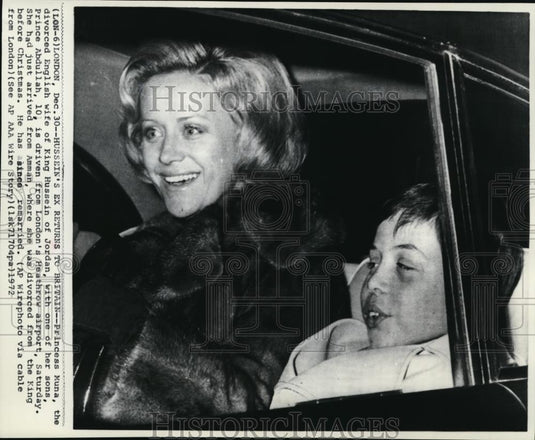 1972 Press Photo Hussein's Ex, Princess Muna, returns to Britain with his son - Historic Images